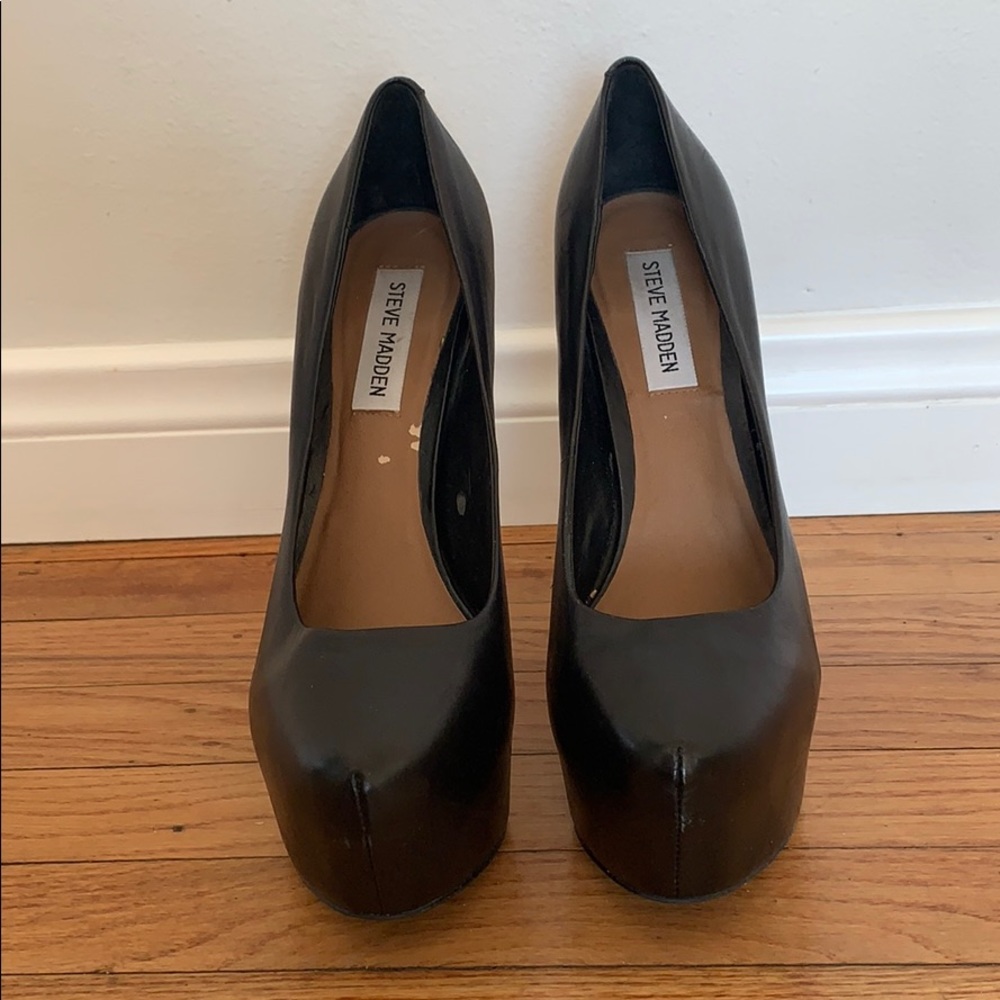 Steve Madden Dejavu Platform Pumps